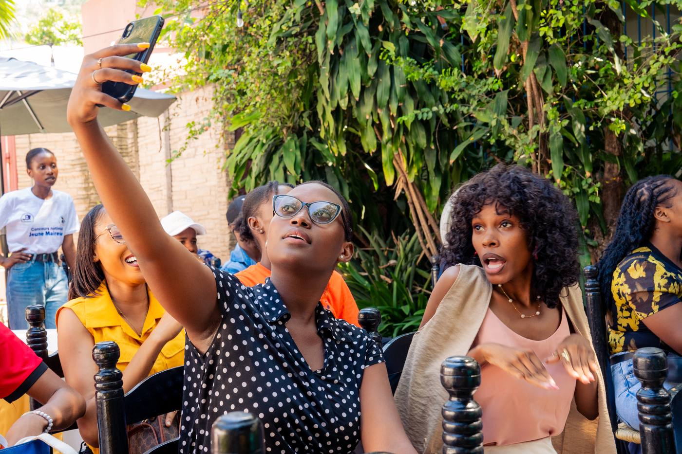 Des participantes prennent un selfie