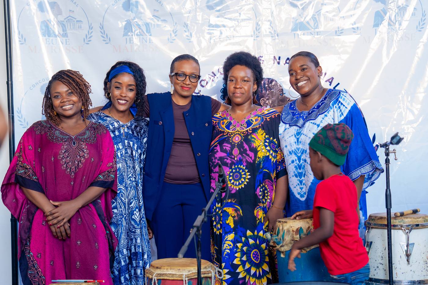 Musiciennes et tambours lors de la session
